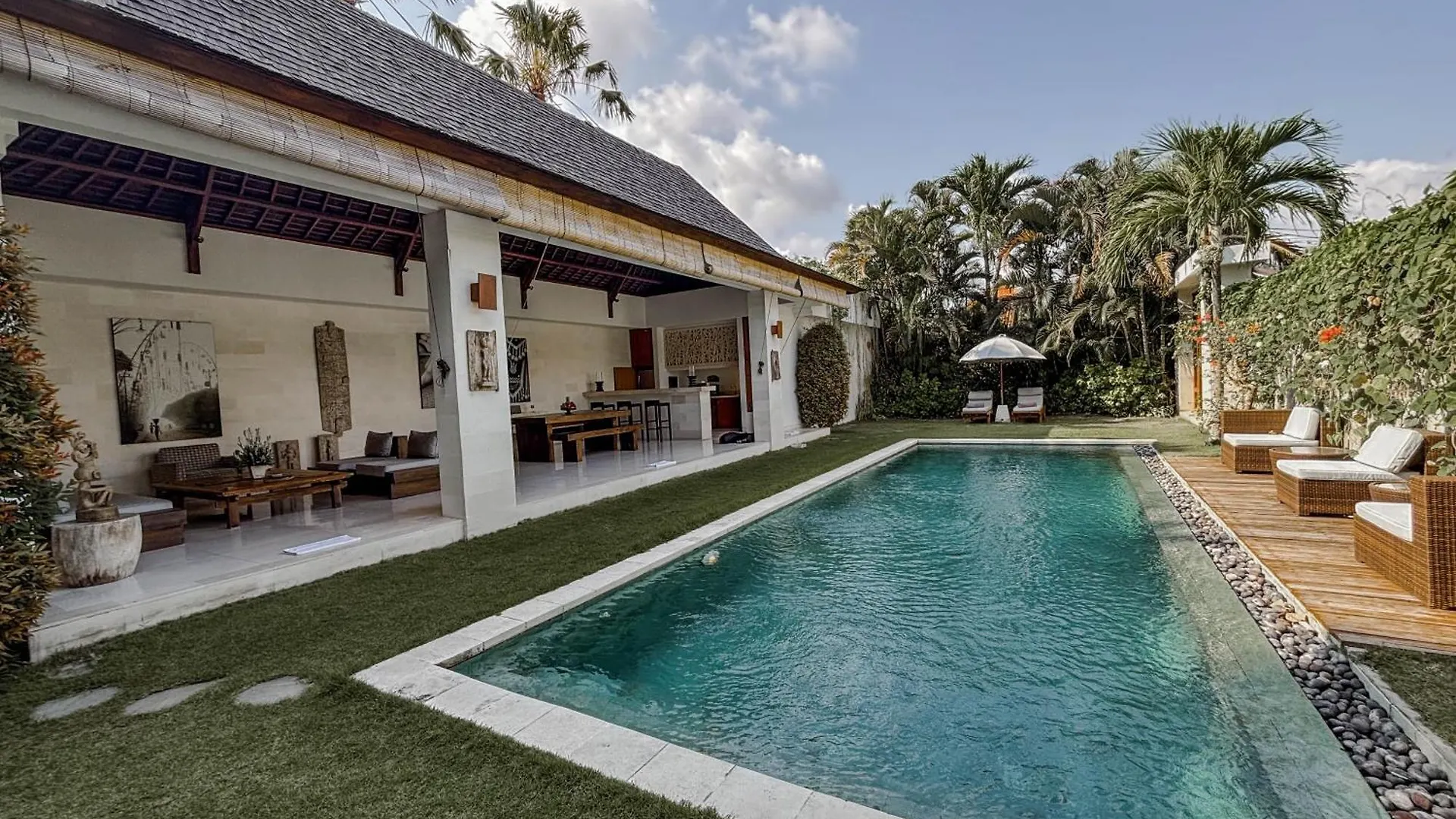 Villa Chocolat Seminyak 2 Bedroom Ινδονησία